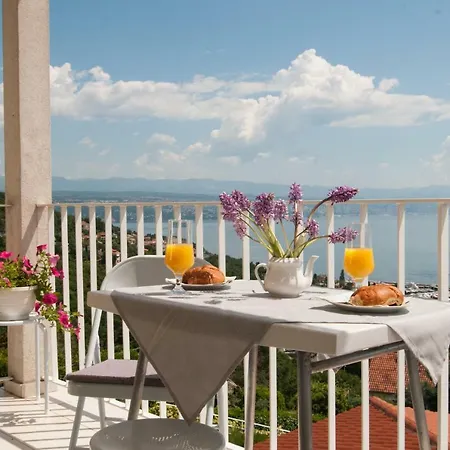 Bellevue Apartment *